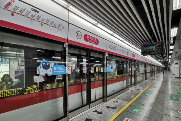 日光灯车站应用案例